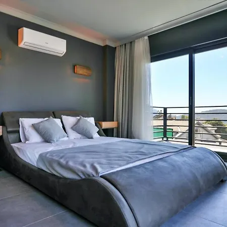 Luxury Close To Shops And Restaurants -large Garden Pool Table And Table Tennis