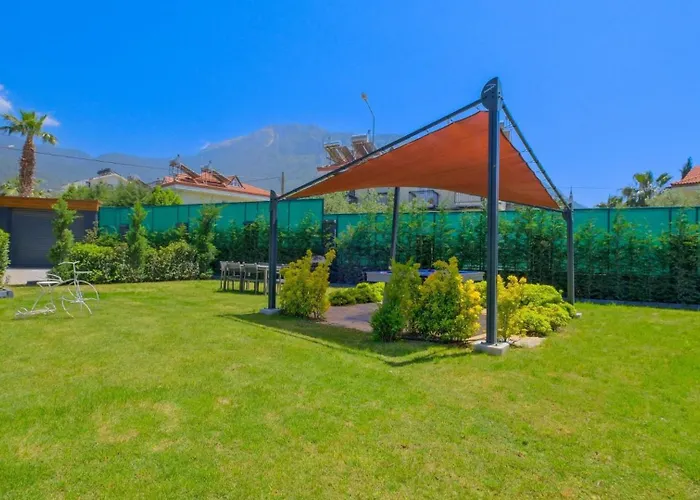 Luxury Close To Shops And Restaurants -large Garden Pool Table And Table Tennis