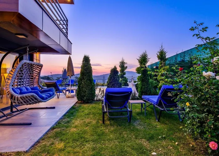 Luxury Close To Shops And Restaurants -large Garden Pool Table And Table Tennis Villa *