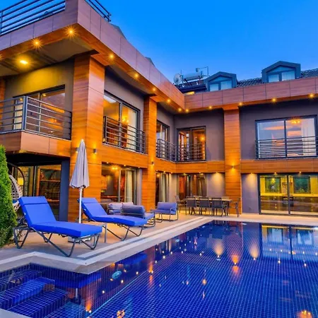 Luxury Close To Shops And Restaurants -large Garden Pool Table And Table Tennis *