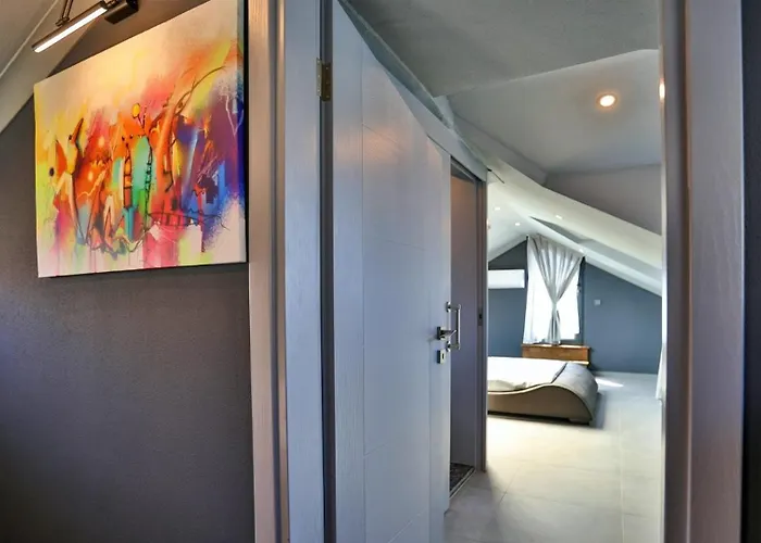 Vilă Luxury Close To Shops And Restaurants -large Garden Pool Table And Table Tennis