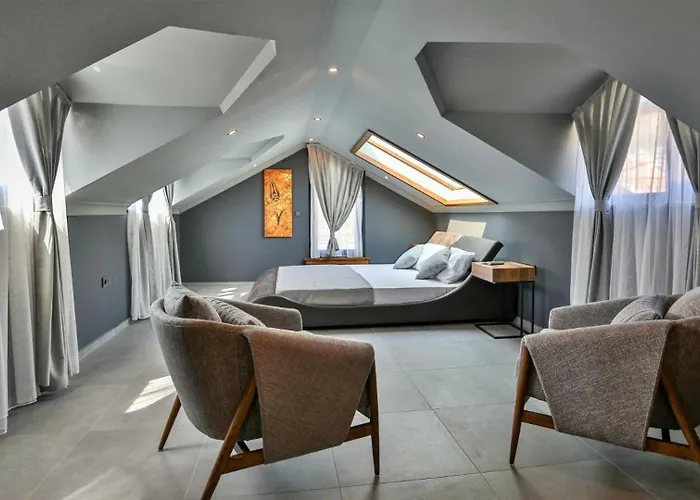 Luxury Close To Shops And Restaurants -large Garden Pool Table And Table Tennis Vilă *