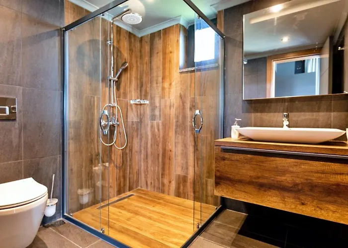 Vilă Luxury Close To Shops And Restaurants -large Garden Pool Table And Table Tennis