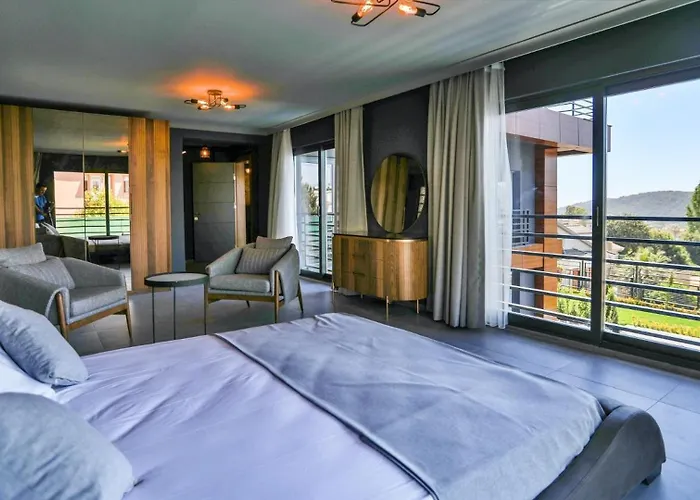 Vila Luxury Close To Shops And Restaurants -large Garden Pool Table And Table Tennis