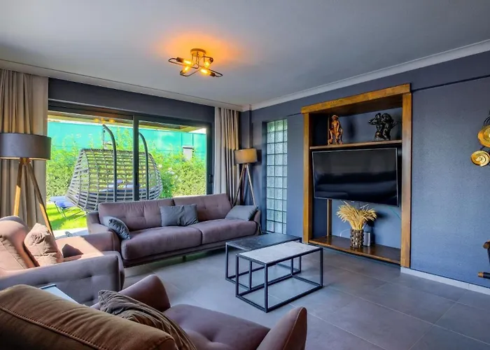 Luxury Close To Shops And Restaurants -large Garden Pool Table And Table Tennis Vila