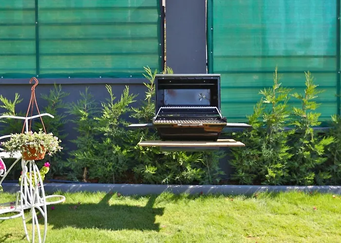 Vilă Luxury Close To Shops And Restaurants -large Garden Pool Table And Table Tennis *