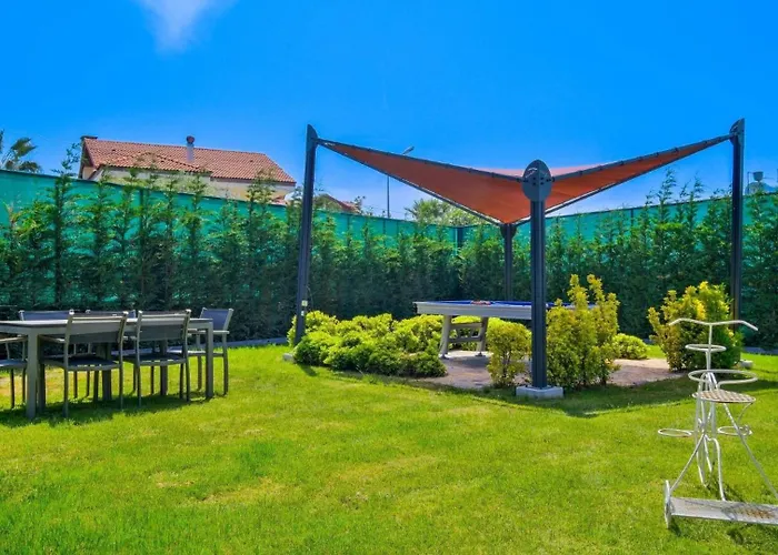 Vila Luxury Close To Shops And Restaurants -large Garden Pool Table And Table Tennis Fethiye