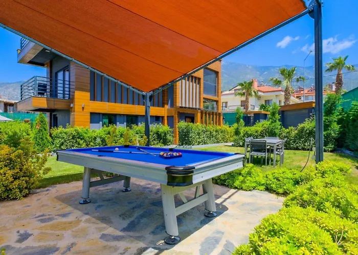 Luxury Close To Shops And Restaurants -large Garden Pool Table And Table Tennis *