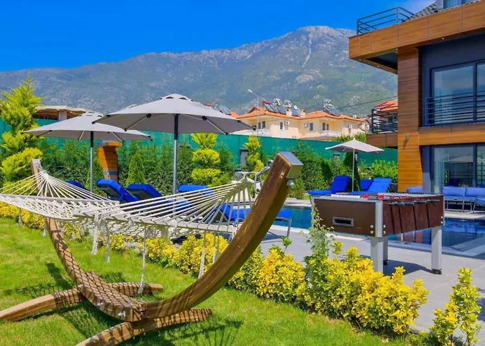 Luxury Close To Shops And Restaurants -large Garden Pool Table And Table Tennis *