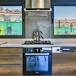 Villa Luxury Close To Shops And Restaurants -large Garden Pool Table And Table Tennis *