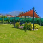 Luxury Close To Shops And Restaurants -large Garden Pool Table And Table Tennis