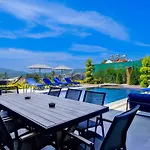 Villa Luxury Close To Shops And Restaurants -large Garden Pool Table And Table Tennis *