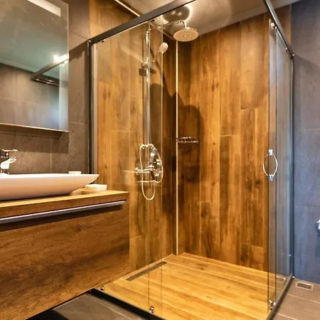 빌라 Luxury Close To Shops And Restaurants -large Garden Pool Table And Table Tennis 페티예