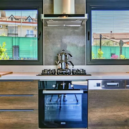 빌라 Luxury Close To Shops And Restaurants -large Garden Pool Table And Table Tennis *