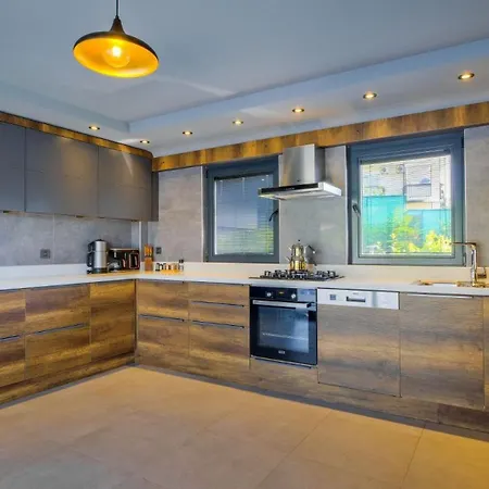 Luxury Close To Shops And Restaurants -large Garden Pool Table And Table Tennis Villa Fethiye