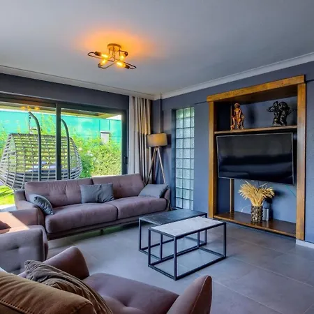 Luxury Close To Shops And Restaurants -large Garden Pool Table And Table Tennis 빌라