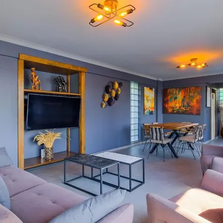 Luxury Close To Shops And Restaurants -large Garden Pool Table And Table Tennis 빌라 *