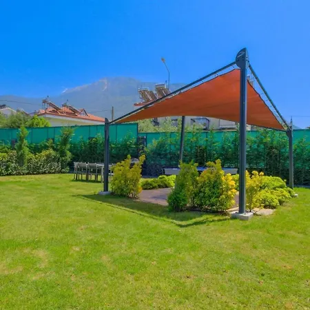 Luxury Close To Shops And Restaurants -large Garden Pool Table And Table Tennis