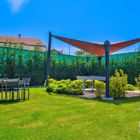 Villa Luxury Close To Shops And Restaurants -large Garden Pool Table And Table Tennis Fethiye