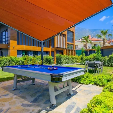 Luxury Close To Shops And Restaurants -large Garden Pool Table And Table Tennis *