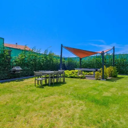 빌라 Luxury Close To Shops And Restaurants -large Garden Pool Table And Table Tennis 페티예