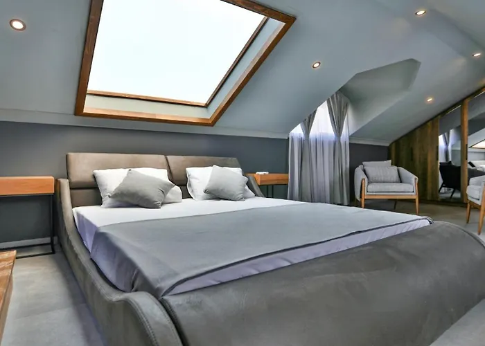 Luxury Close To Shops And Restaurants -large Garden Pool Table And Table Tennis Φετιγιέ