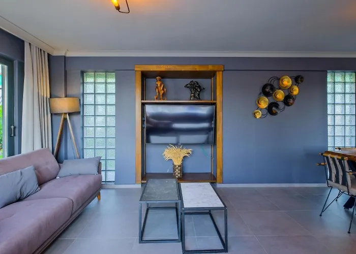 Luxury Close To Shops And Restaurants -large Garden Pool Table And Table Tennis Villa