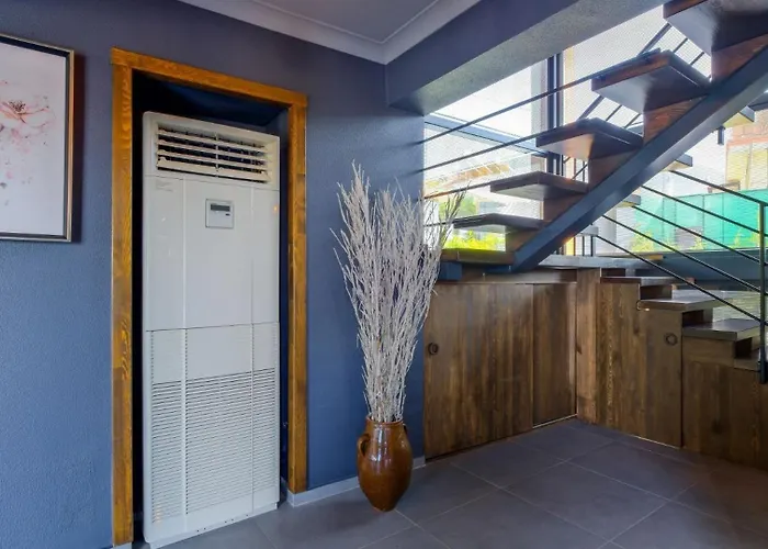 Luxury Close To Shops And Restaurants -large Garden Pool Table And Table Tennis *