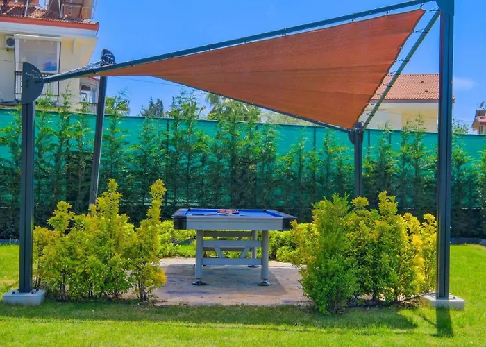 Luxury Close To Shops And Restaurants -large Garden Pool Table And Table Tennis Villa