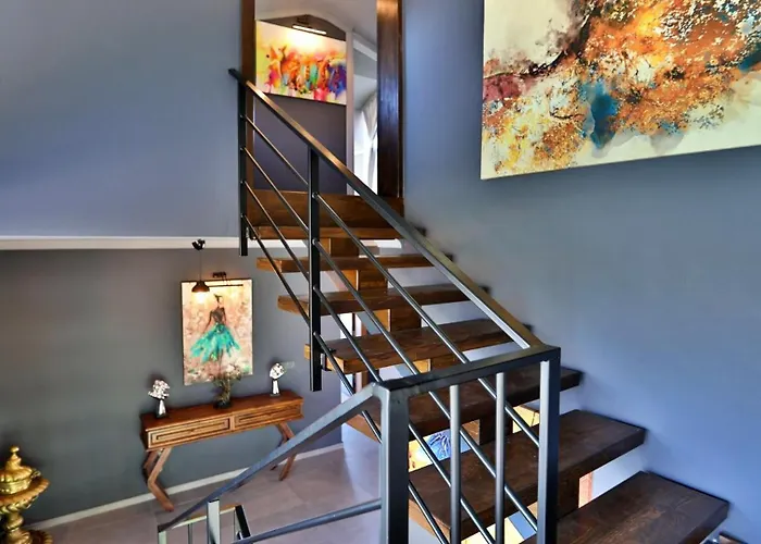 Luxury Close To Shops And Restaurants -large Garden Pool Table And Table Tennis Villa