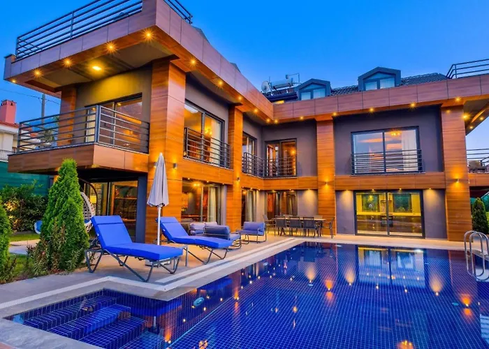 Luxury Close To Shops And Restaurants -large Garden Pool Table And Table Tennis *